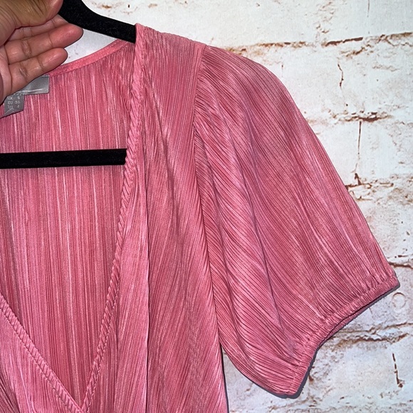 Asos Pink faux wrap splice neckline v neck short sleeve pleated barbie accent 4 - Picture 8 of 11